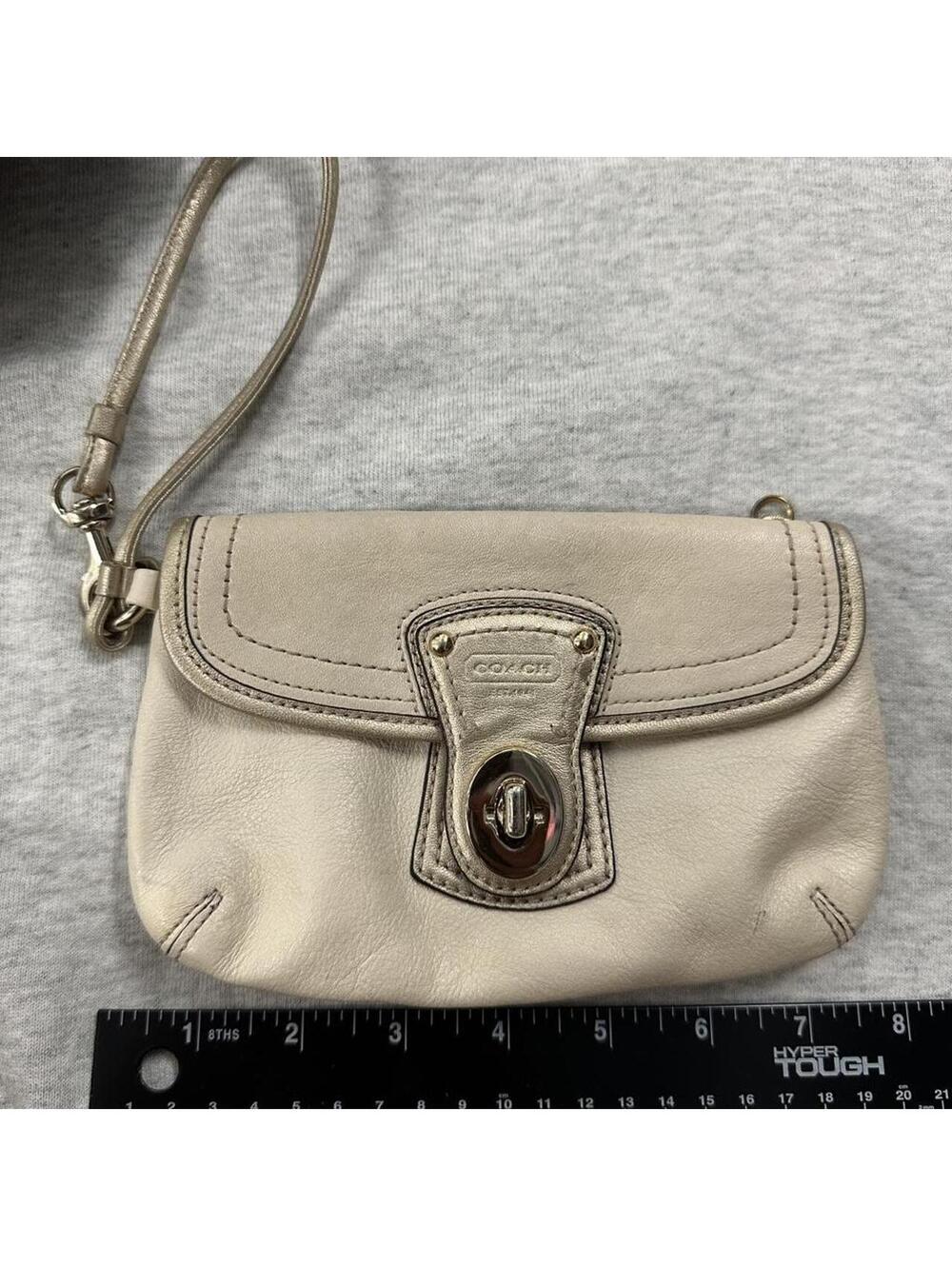 Y2k vintage Coach Legacy Leather Flap Wristlet